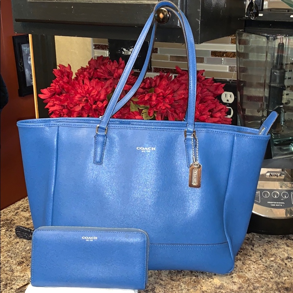 Coach tote and zipper wallet